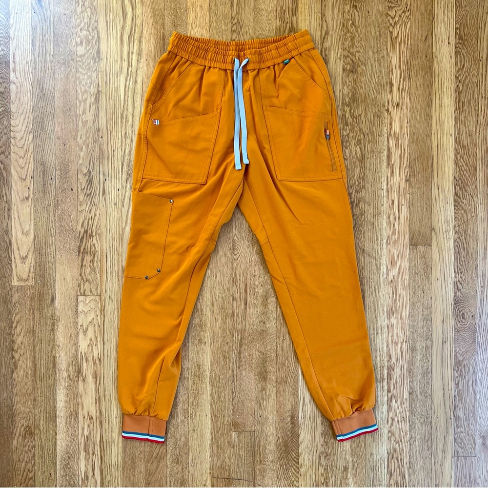 Mediclo Catalina Jogger Scrub Pants in Sunflower